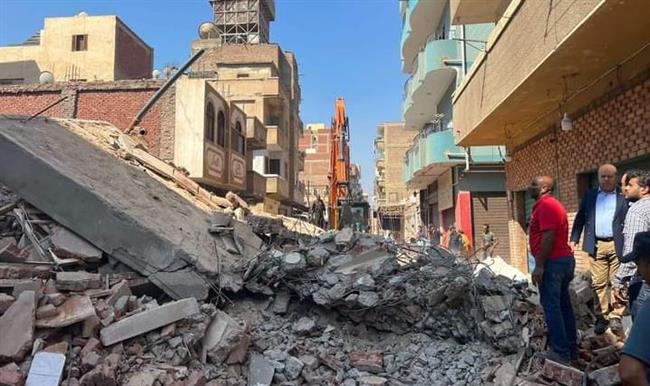 استمرار البحث عن ضحايا جديدة تحت أنقاض عقار الإسماعيلية المنهار 