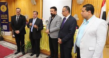 رئيس جامعة جنوب الوادي يؤكد على أهمية برامج التدريب والتطوير في الجامعة   
