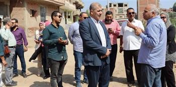 جولة ميدانية لرئيس مياه الفيوم لتفقد مشروع الصرف الصحي بفيديمن 