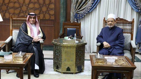 شيخ الأزهر يستقبل المندوب الدائم للمملكة السعودية لدى جامعة الدول العربية