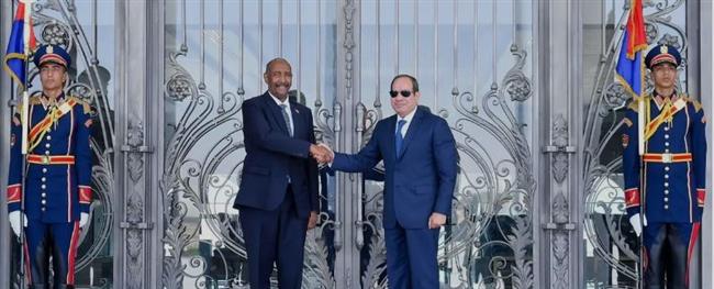 البرهان يلتقي الرئيس السيسي في العلمين