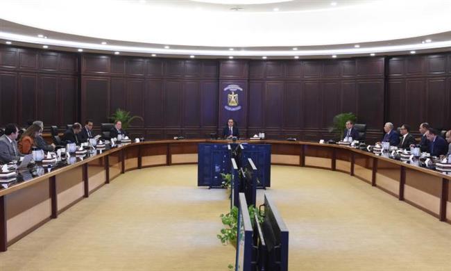 رئيس الوزراء يتابع موقف الإفراج عن السلع والبضائع من الموانيء