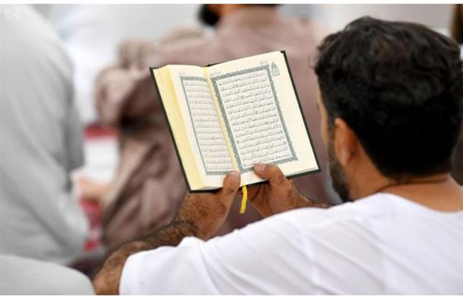 لجنة الفتوى تجيب.. حكم قراءة القرآن بالعين فقط دون تحريك اللسان