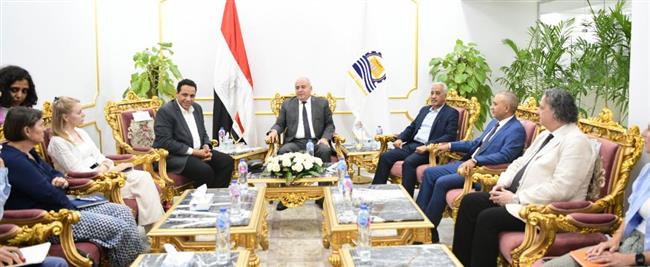 محافظ قنا يستقبل وفد وكالة التعاون الدولي