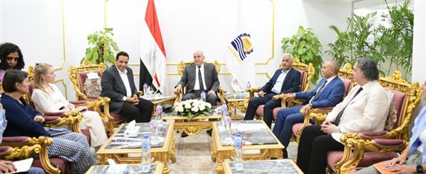 محافظ قنا يستقبل وفد وكالة التعاون الدولي