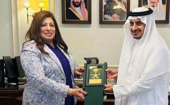 «السياحة» تبحث استعدادات بدء موسم العمرة الجديد 