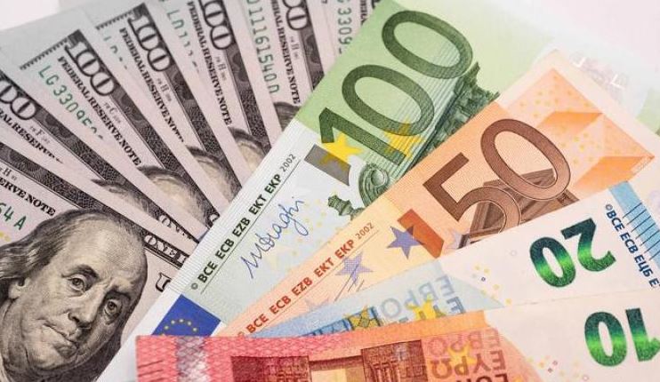 استقرار أسعار الدولار وتراجع اليورو والإسترليني في بداية التعاملات