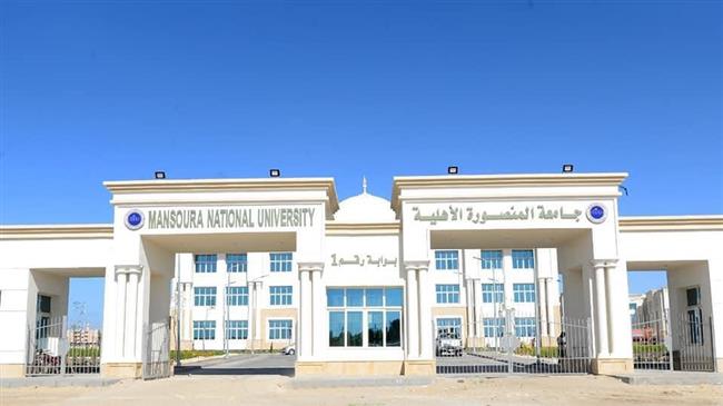 بسبب «التمريض».. رئيس جامعة المنصورة الأهلية يستقبل لجنة المجلس الأعلى للجامعات 