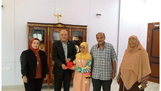 رئيس جامعة أسوان يكرم الطالبة هاجر الأولي علي الجمهورية ويعفيها من المصروفات