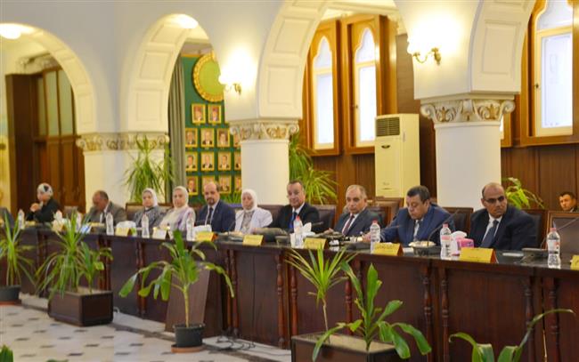 جامعة الإسكندرية: قبول أجهزة تنفس صناعي ومنظار قولون وجهاز موجات فوق صوتية تبرعات للجامعة