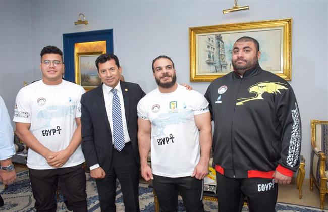 وزير الرياضة يزور معسكر منتخب الأثقال قبل سفره للسعودية 