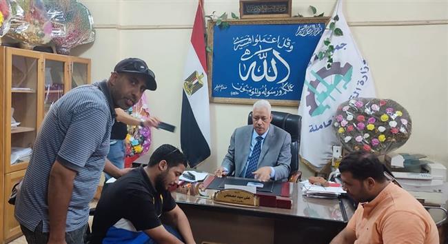 وزارة العمل: تسليم 9 عقود عمل لذوى همم بأسيوط 