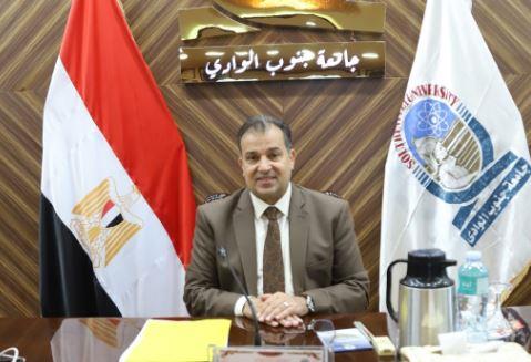 «عكاوي» يترأس لجنة اختيار عميد كلية التربية بقنا