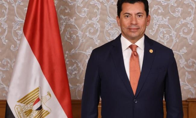وزير الرياضة يهنئ السباح هيثم عادل من ذوي الهمم لنجاحه في عبور بحر المانش 