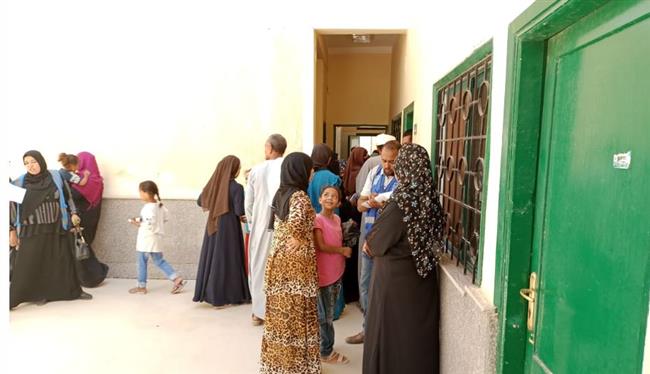 جامعة جنوب الوادى تنظم قافلة طبية بشرية بقرية عزبة البوصة بأبوتشت