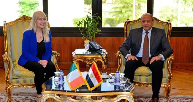وزير الطيران يلتقي سفيرة إيرلندا لتعزيز التعاون بين البلدين