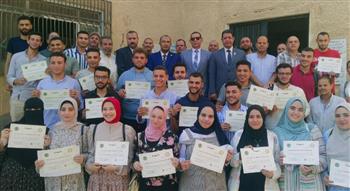   ختام فعاليات دورة "مطبقى المبيدات" بمركز أبوحمص وتسليم شهادات الدورة للمتدربين 