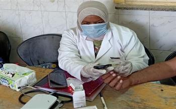 بالمجان.. الكشف على 810 مواطنين خلال قافلة طبية بقرية نجع السباعي بقنا