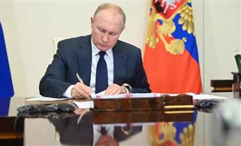   "بوتين" يوقع قانونا بشأن استبعاد الشركات الأجنبية من ملكية الأعمال المهمة