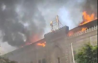 بث مباشر.. حريق يلتهم مبني وزارة الأوقاف