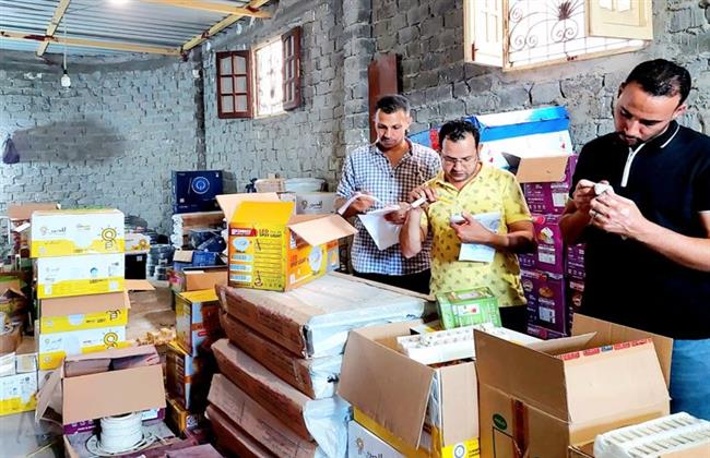 تموين البحيرة.. ضبط 2500 لمبة مجهولة المصدر وبويات منتهية الصلاحية