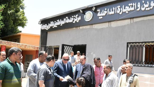 محافظ قنا يفتتح مركزين مطورين لتقديم الخدمات التموينية للمواطنين بنجع حمادي