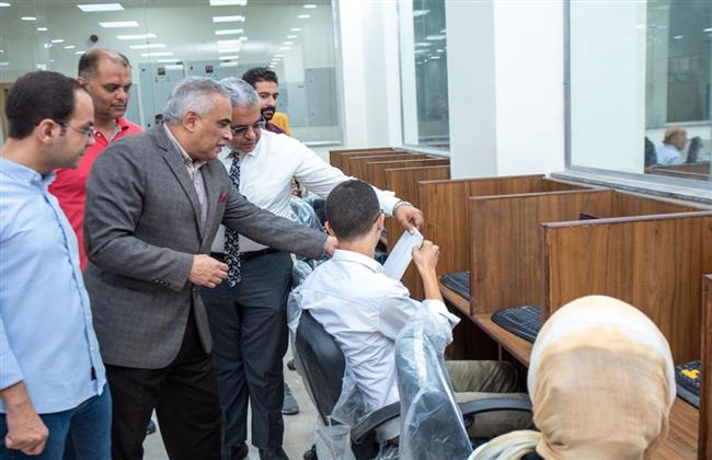 مع انطلاق المرحلة الأولى للتنسيق.. نائب رئيس جامعة طنطا يتفقد أعمال مكتب التنسيق