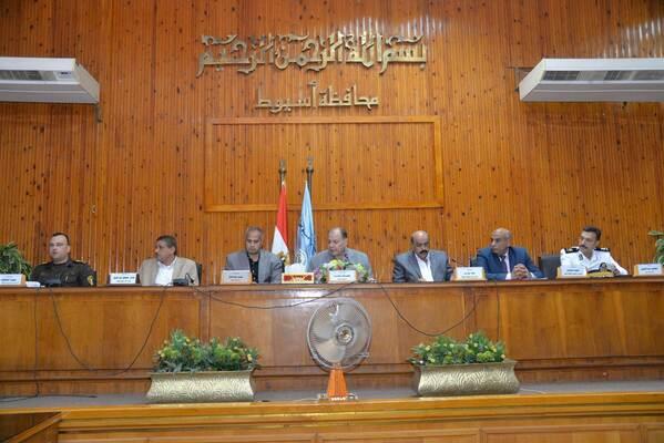 محافظ أسيوط يعتمد نتييجة الفائزين في قرعة الـ 145 ميكروباص للعمل كسرفيس
