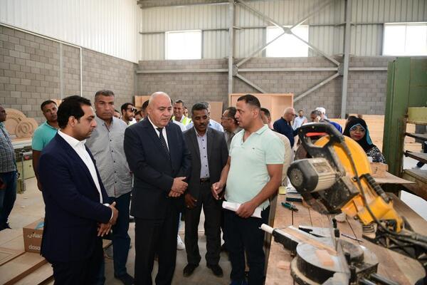 "الداودي "يتفقد الوحدات الصناعية المنتجة بمجمع الصناعات الصغيرة والمتوسطة بنجع حمادى شمال قنا