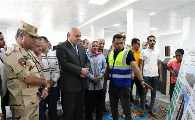 محافظ قنا يفتتح التشغيل التجريبي لمجمع الخدمات الحكومية والزراعية