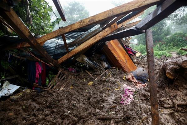 مقتل 16 شخصا في انزلاق تربة بجورجيا