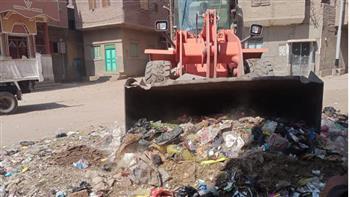 محافظ أسيوط: رفع 425 طن مخلفات وتسوية وتمهيد طرق بـ 3 مراكز 