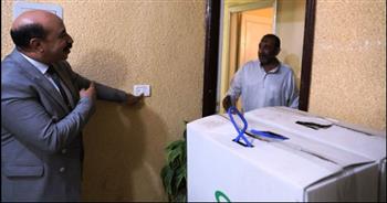   محافظ أسوان يوزع هدايا الرئيس السيسى للمستفيدين من الوحدات السكنية الجديدة