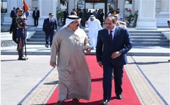   الرئيس السيسى يودع عاهل البحرين لدى مغادرته مدينة العلمين 