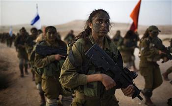   إسرائيل: زيادة كبيرة في عدد النساء الحاملات للسلاح ونصفهن بالضفة الغربية