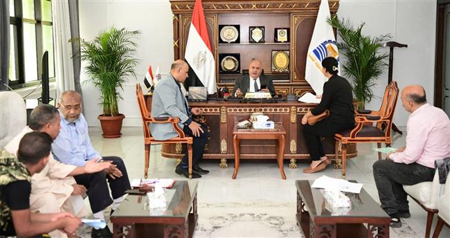تفاصيل ما يحدث بمكتب الأوجاع والهموم في قنا