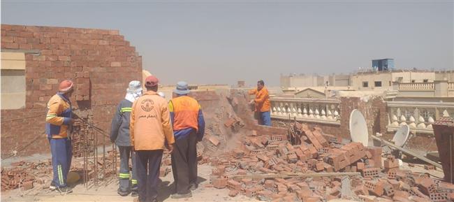 رئيس جهاز الشروق: إيقاف وإزالة مخالفتي بناء بسطح عقارين