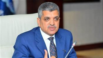 أسامة ربيع: انتشال القاطرة "فهد" غدًا الثلاثاء.. ولا يوجد أي تعطيل لعبور السفن