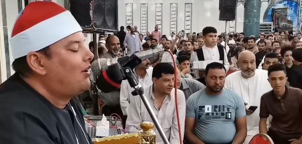 قارئ قرآن يتصدر الترند بسبب النقطة.. القصة الكاملة بالفيديو