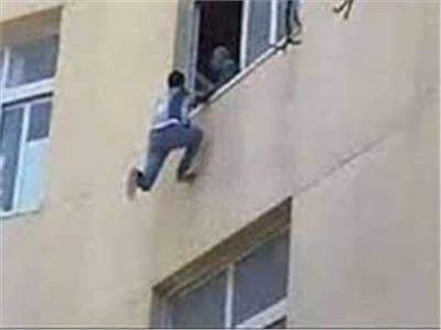 مصرع شخص إثر سقوطه من الطابق الرابع بقنا