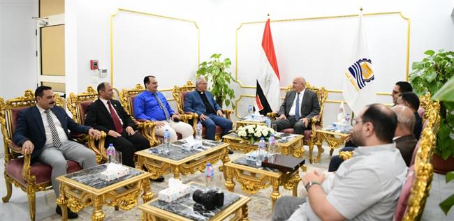 محافظ قنا يستقبل وفد كلية لاهوت مجمع المثال الإنجيلية
