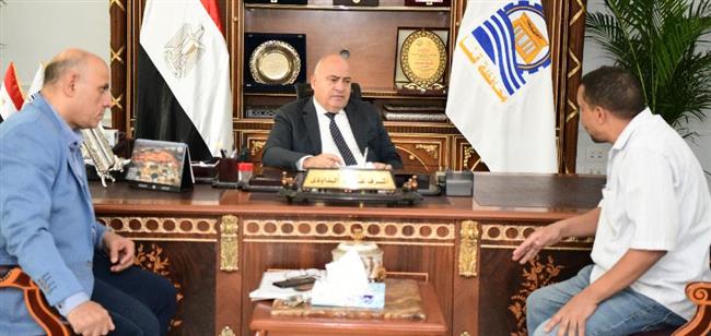 " الداودي " يستقبل 39 مواطن بمكتبه بقنا لبحث شكواهم