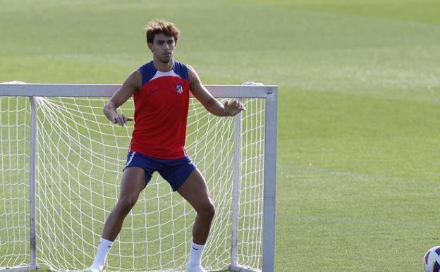 جواو فيليكس يصل برشلونة