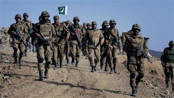   مقتل 9 عسكريين وإصابة 5 آخرين بتفجير انتحاري غربي باكستان