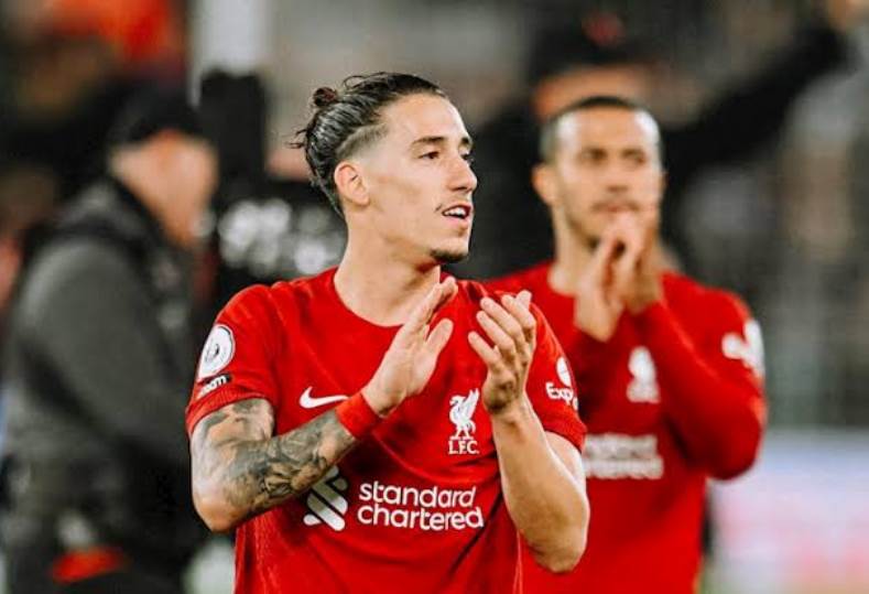 ليفربول يعمل على تجديد عقد اليوناني كوستاس تسيميكاس