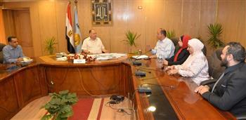 محافظ أسيوط يلتقي مدير مدرسة النيل المصرية الدولية 