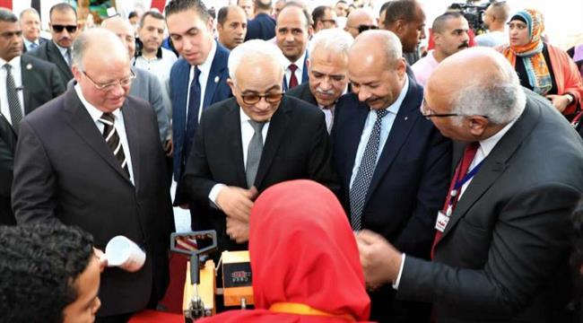 وزير التربية والتعليم ومحافظ القاهرة يفتتحان معرض "أهلا مدرستي"