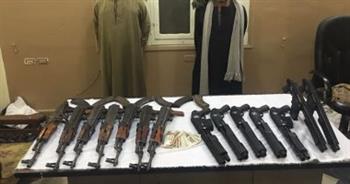 ضبط تاجري أسلحة بحوزتهما 10 فرد محلي في سوهاج