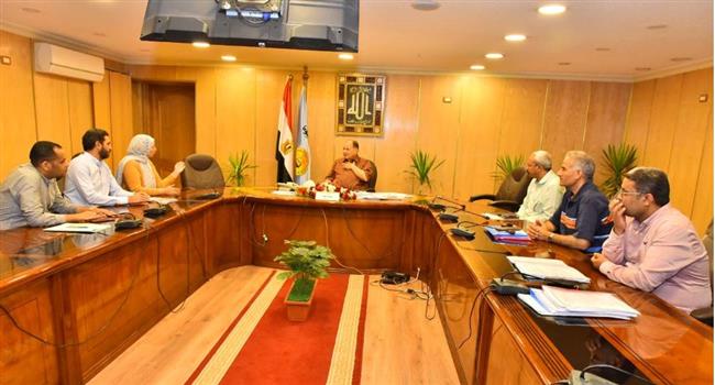 محافظ أسيوط يعقد لقاءًا تنسيقيًا مع وفد الوكالة الأمريكية للتنمية