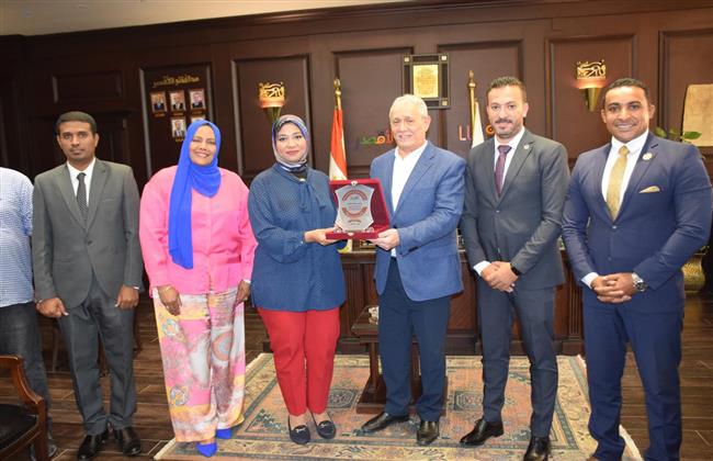 محافظ الأقصر يبحث مع وفد "ابدأ" لتطوير الصناعة المصرية سبل التعاون المشترك
